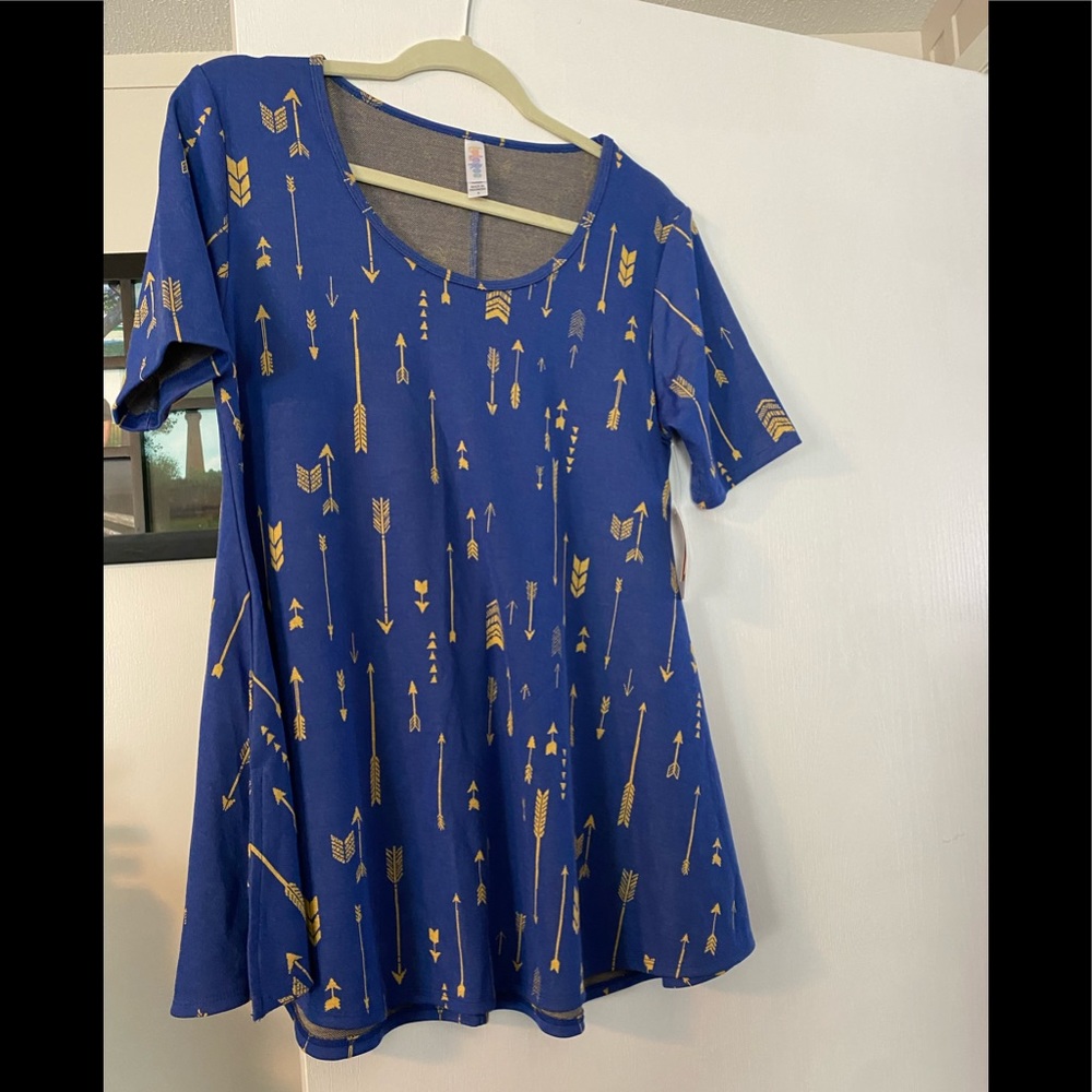NWT Lularoe perfect tee size small